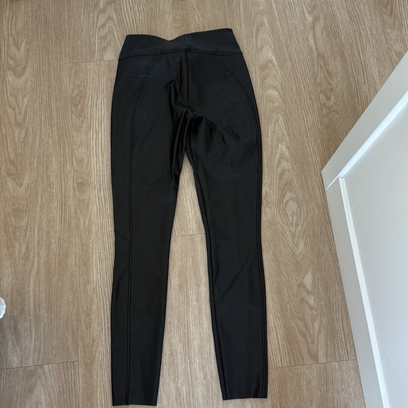 WOLFORD Women's Black Faux Leather Leggings - US 6 - Picture 8 of 8